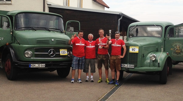 Mit zwei Fahrzeugen, einem Mercedes Benz LKW Baujahr 1973 und dem ersten Königsbräu LKW Baujahr 1956 hat das Königsbräu-Team in seiner Kategorie die ersten zwei Plätze belegt.